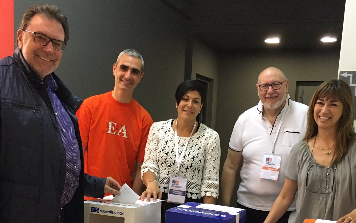 Votant a #Vallirana #SuperDissabte PARTIT I FUTUR! ENDAVANT!Per Catalunya! @ConvergenciaCAT <a href="/davidferrerc/">David Ferrer i Canosa🎗</a> <a href="/Martona9/">Martona</a>