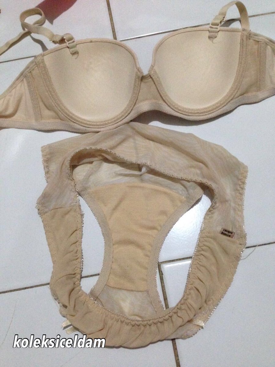 Bongkar tas temennya temen, eh nemu rejeki bra &amp; cd bekas pakai, pinjem dulu buat ngocok, sambil bayangin yang punya