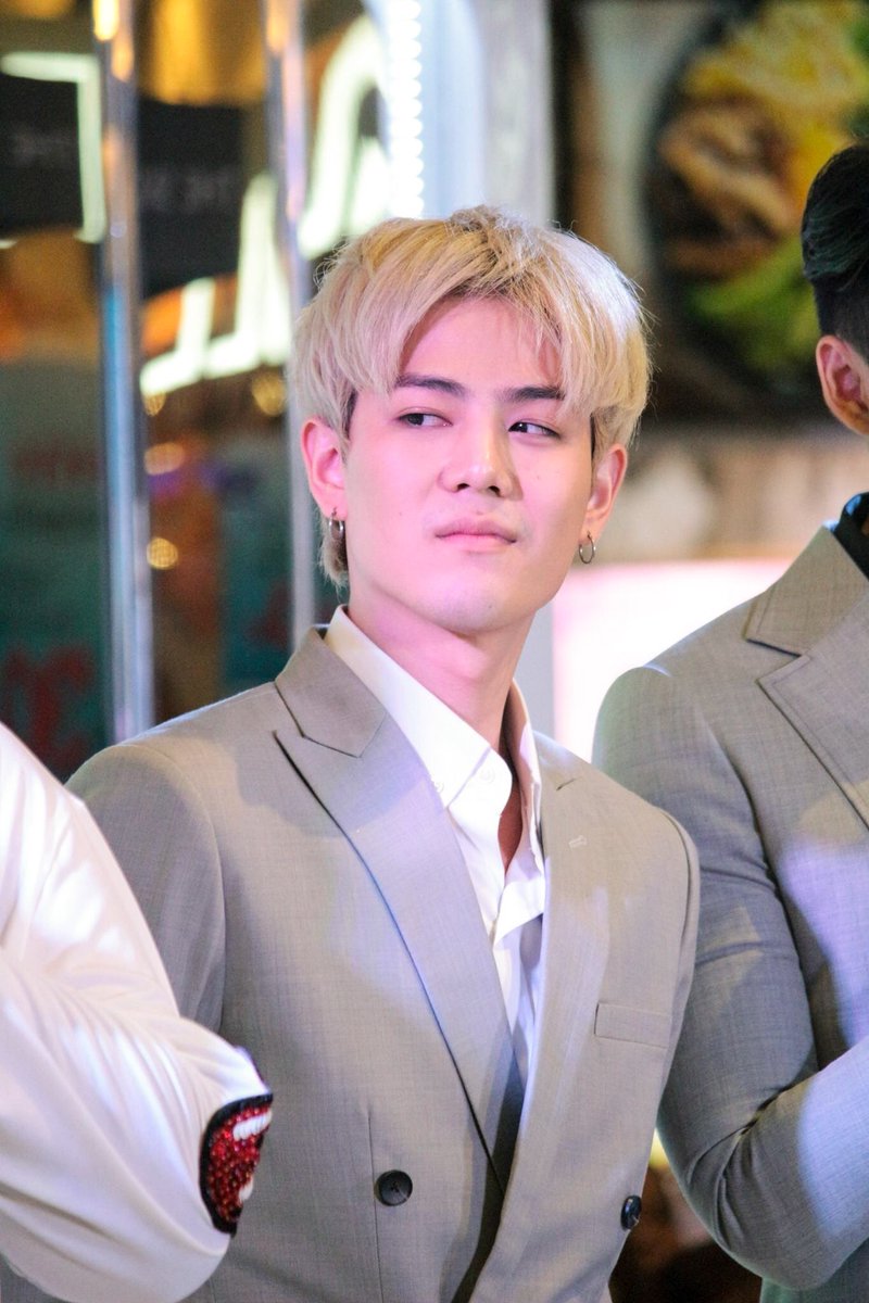 nn_sweeties's tweet photo. 160520 The skin doctors @ central pinklao #DiaryTootsies นัยตามีความหมั่นไส้ 555555 https://t.co/evaiUKk6Pn