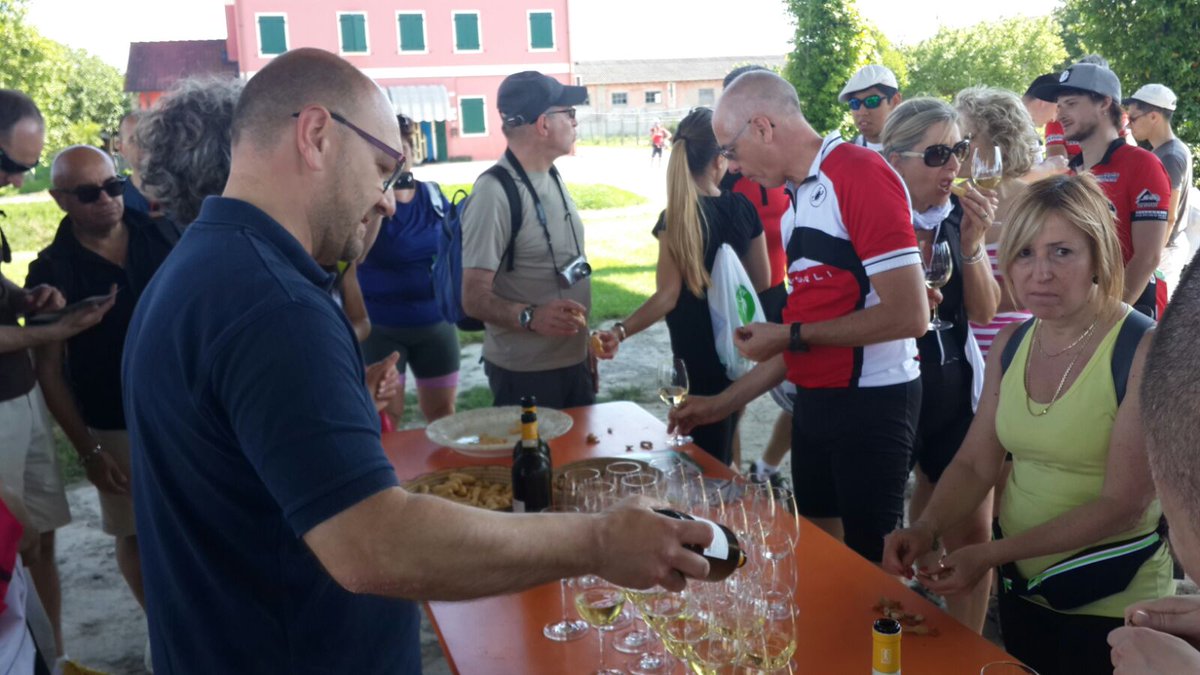 caorletourism's tweet photo. In pieno svolgimento la 1a edizione #pedalaguna @CaorleBy #Caorle https://t.co/IN5BI7KusW @visitcaorlecom #bike https://t.co/sLjo4cS2aq