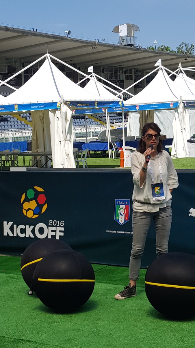 supermik14's tweet photo. "Portale #figc che metta al centro il cliente" proposta playteam piattaforme digitali @la_miranet #Kickoff2016FIGC https://t.co/IT6ir69JlU