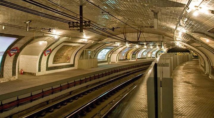 SecretosdeMadri's tweet photo. Tal día como hoy, de 1966, deja de funcionar la estación de Metro de #chamberi quedando anclada en el tiempo #madrid https://t.co/JvgiIUIUNd