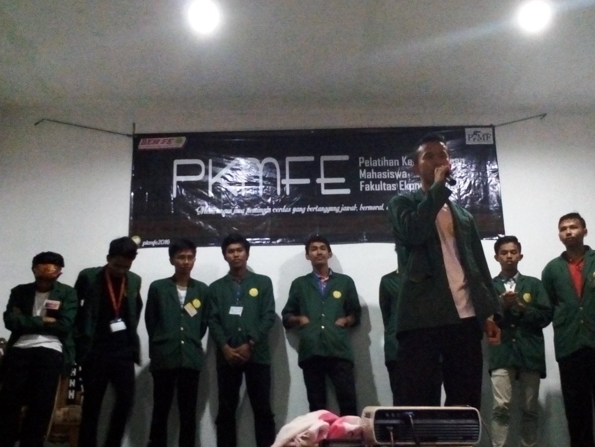PKMFE2016's tweet photo. Sedang berlangsung penyampaian visi misi dari masing-masing calon ketua GM :)    semangat !!! 
#PKMFE2016
#KetuaGM https://t.co/sRFlElUq7t