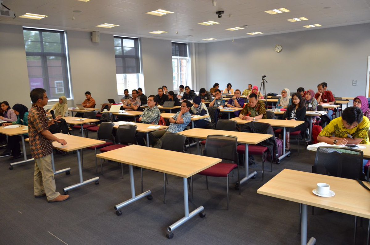 bennytjahjono's tweet photo. Day 2 of the CRISCOM research Workshop. #criscomworkshop3 @CranfieldUni @LPDP_RI @LynetteRyals https://t.co/X4zeE8ylAI