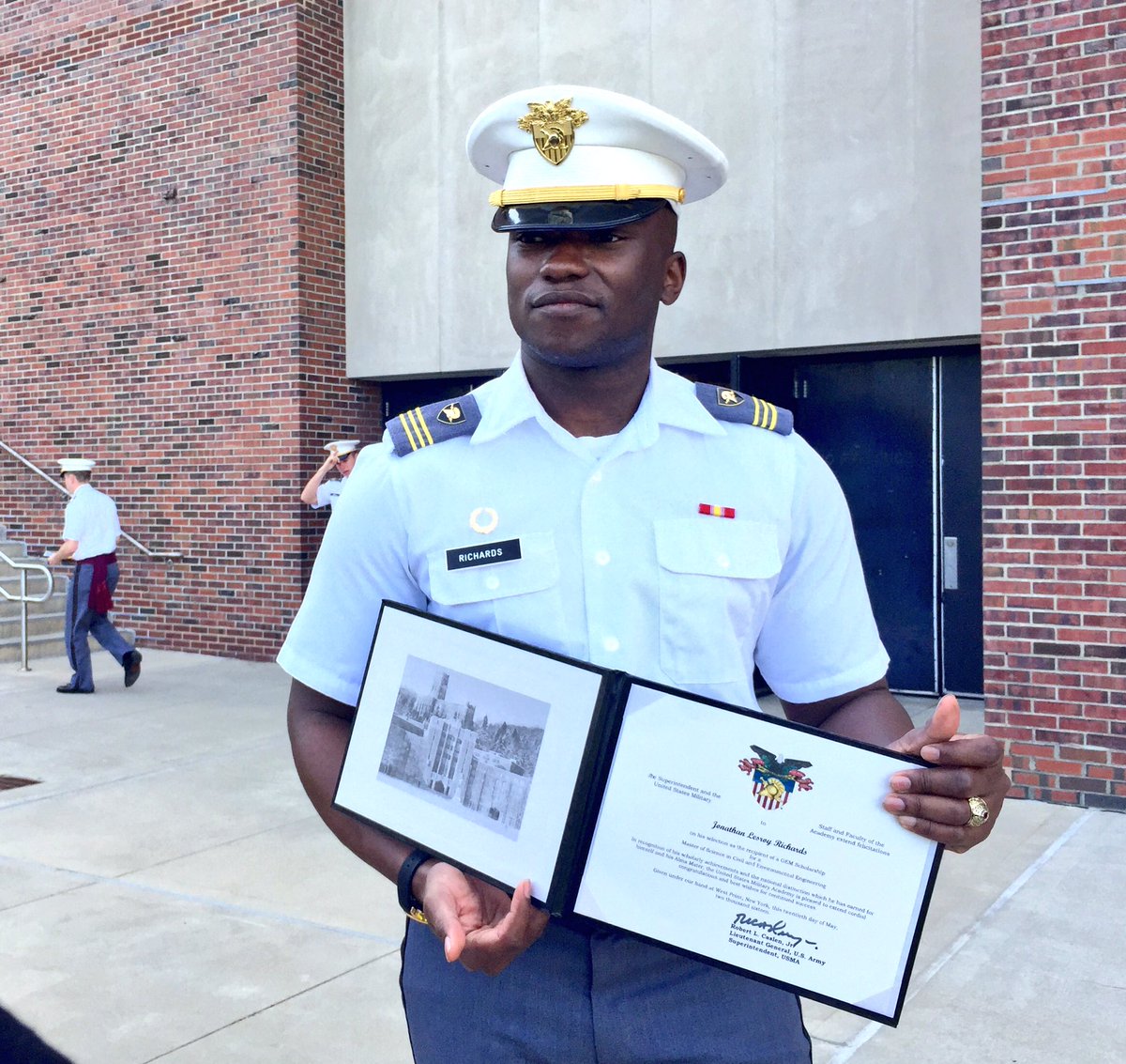 LVBurke's tweet photo. And it's graduation day #JonathanRichards!! #USArmy #USMA @WestPoint_USMA #DutyHonorCountry @NBCBLK @VP https://t.co/vTfrhnvFsc
