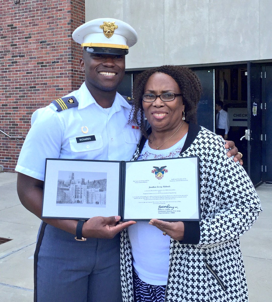 LVBurke's tweet photo. And it's graduation day #JonathanRichards!! #USArmy #USMA @WestPoint_USMA #DutyHonorCountry @NBCBLK @VP https://t.co/vTfrhnvFsc