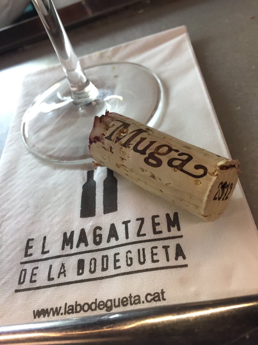 ZoltanCsabaNagy's tweet photo. Momento aperitivo para este Sábado , que sera una gran día. Mi momento #momentoMuga en la Bodegueta de Provença https://t.co/SKEnVpwQzU
