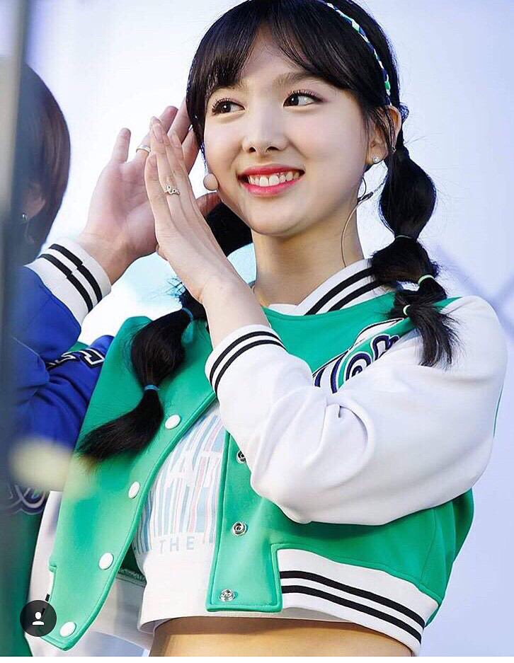 twice_12_01_10's tweet photo. タグします💗

#TWICE
#サナ
#ツウィ
#ナヨン
#モモ
#TWICEに会いたい人 https://t.co/xvJQGezey6