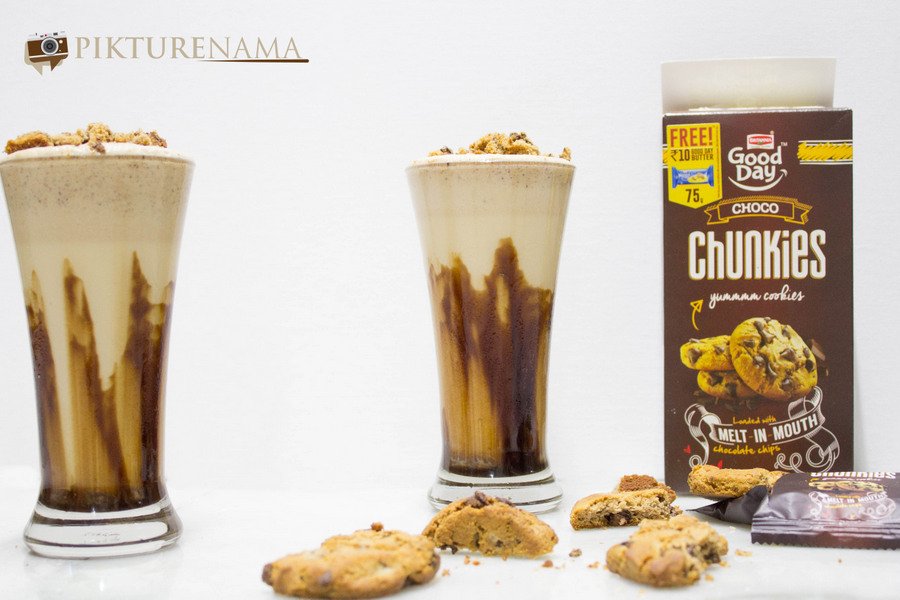 HolbrooksScott's tweet photo. When Madhushree surprises me with a drink and enters #ChefsWithChunkies contest  https://t.co/Xes7XajkvC  #Britannia https://t.co/KK2lSACsu1