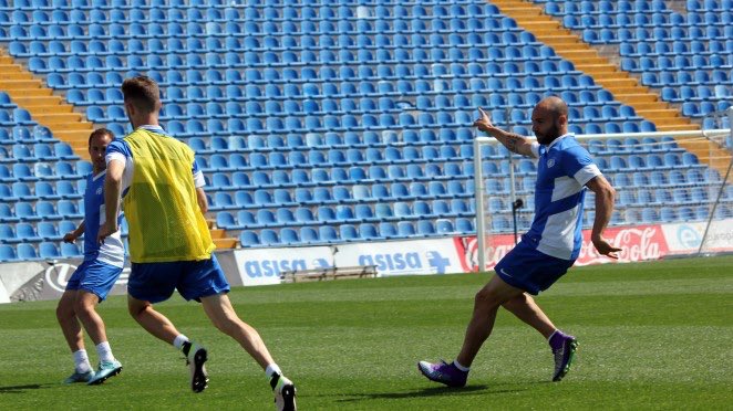 HerculesNoticia's tweet photo. El #HérculesCF viaja a Tudela con sus 18 futbolistas disponibles. https://t.co/im4LWh8Sp6 #CaminoaSegunda 
https://t.co/BXwos1NeY8