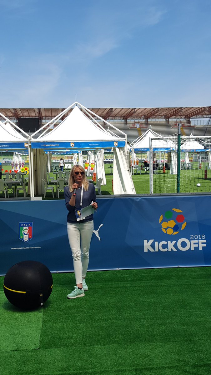 supermik14's tweet photo. "Potenziamento attività sportive x prevenire bullismo. Scuole aperte"
@CalvanoMarzia @MiurSocial a #Kickoff2016FIGC https://t.co/Q59iprMmPs