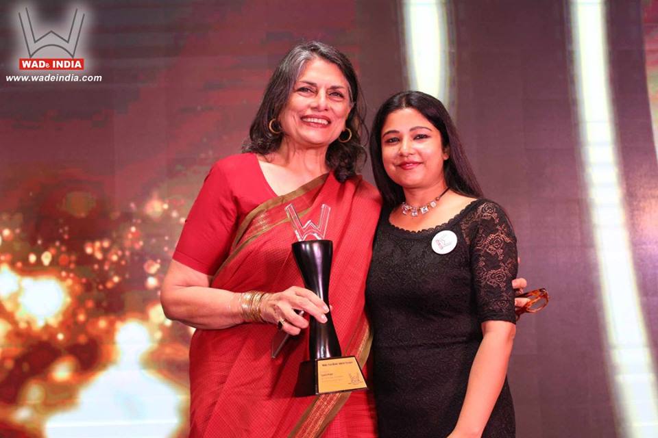 wadeasiaevent's tweet photo. #WADeRoleModel #SunitaKohli, #WADeIndiaAward prsntd by Vertica Dvivedi, Founder @FWADeIndia @imVertica https://t.co/2oTwLv9hXp