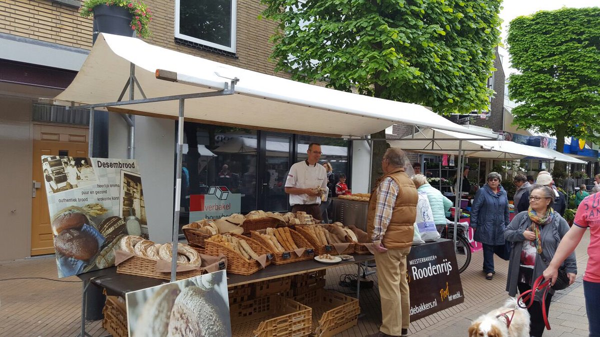 debakkers's tweet photo. Onze bakker geeft tekst en uitleg over #desembrood op gezellige #streekmarkt in 's-Gravenzande #proefhetverschil https://t.co/jFhrW6bBx3
