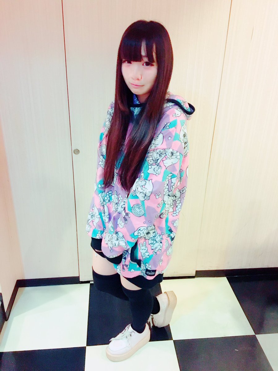ぷりんちゃん めいどりーみん Sur Twitter タキオちゃんパーカーやっと届いたーってはしゃいでたよ 首のところのデザインちょーかわいい タキオちゃん