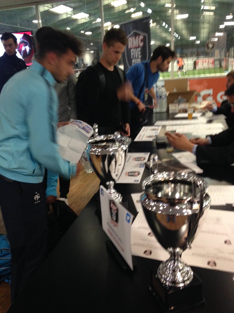 lefivefc's tweet photo. Les premières équipes font leur apparition au #FIVEPARIS https://t.co/5xwu8Qo0jn