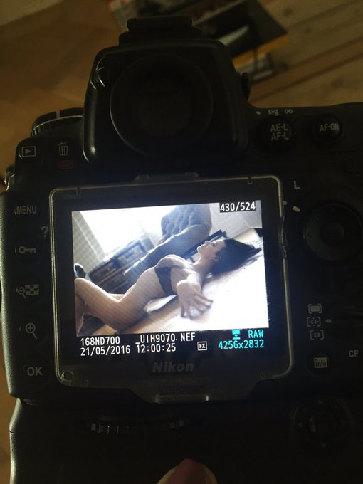 2 pic. Sneak peak from today's shooting with Juri...  
#photoshoot #booty #photography #sneakpeak https://t