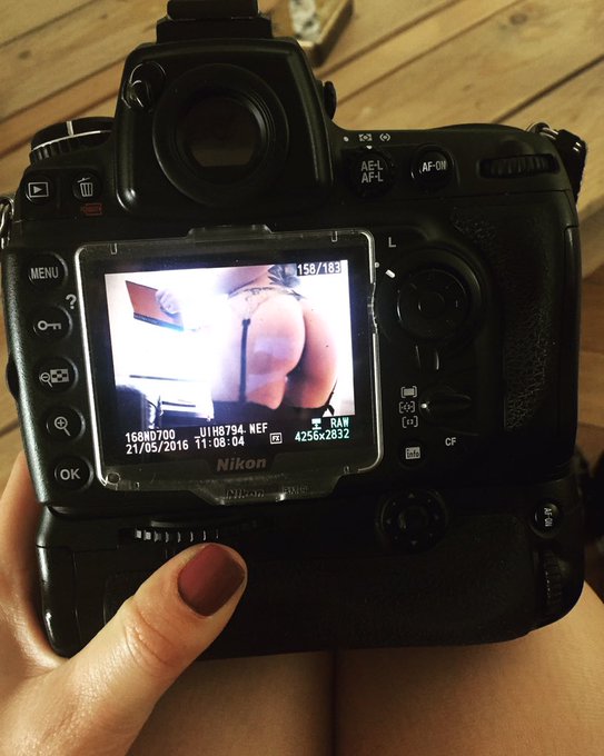 1 pic. Sneak peak from today's shooting with Juri...  
#photoshoot #booty #photography #sneakpeak https://t