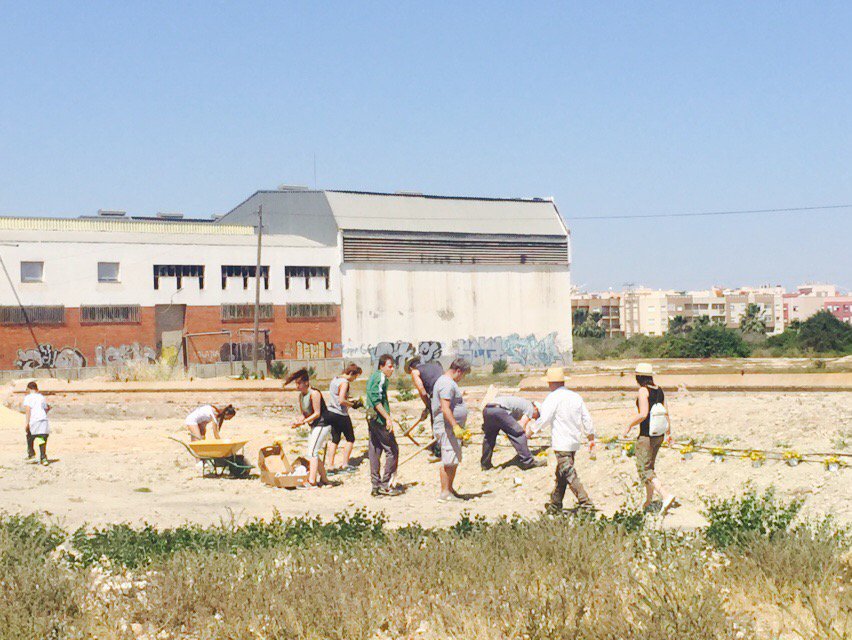 Rebeca_Murcia's tweet photo. En los talleres de  paisajismo e intervención urbana.Son los jóvenes los que construyen y transforman la sociedad 👬👭 https://t.co/0gvlhETEAG