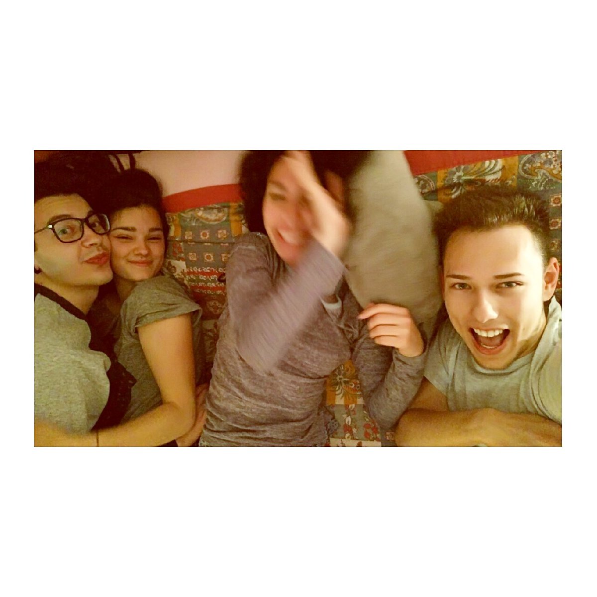 GianVlog's tweet photo. Circondati sempre di persone di cui ti puoi fidare, a cui puoi dire tutto, ma soprattutto, che ti rendono felice. https://t.co/Ly5T8jWIly
