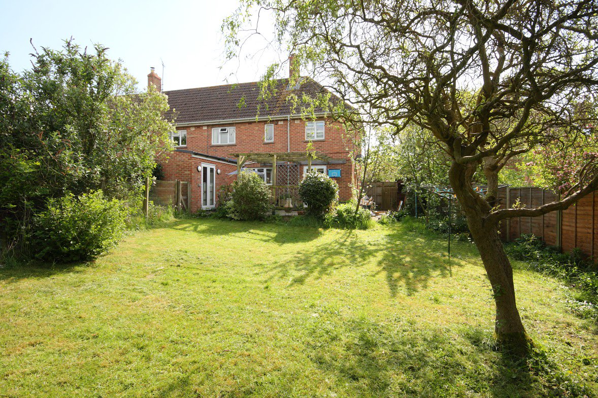 rightmove.co.uk/property-for-s…