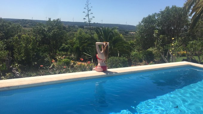 Pool 👙☀️ https://t.co/W6Dm6McTJZ<a href="/tag/bts"class="tags"><span>#bts</span></a>