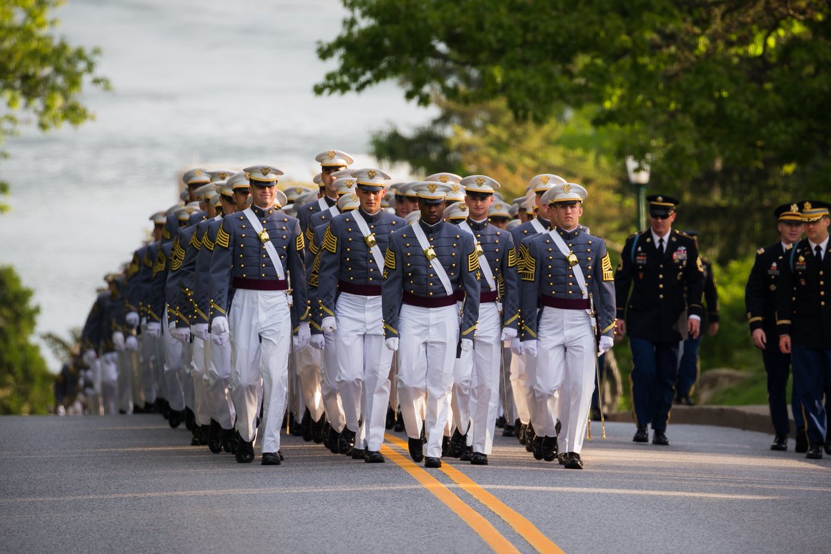 Rise &amp; shine with #USMA2016! This morning they will finish their 47-month cadet experience! #WithHonorWeLead