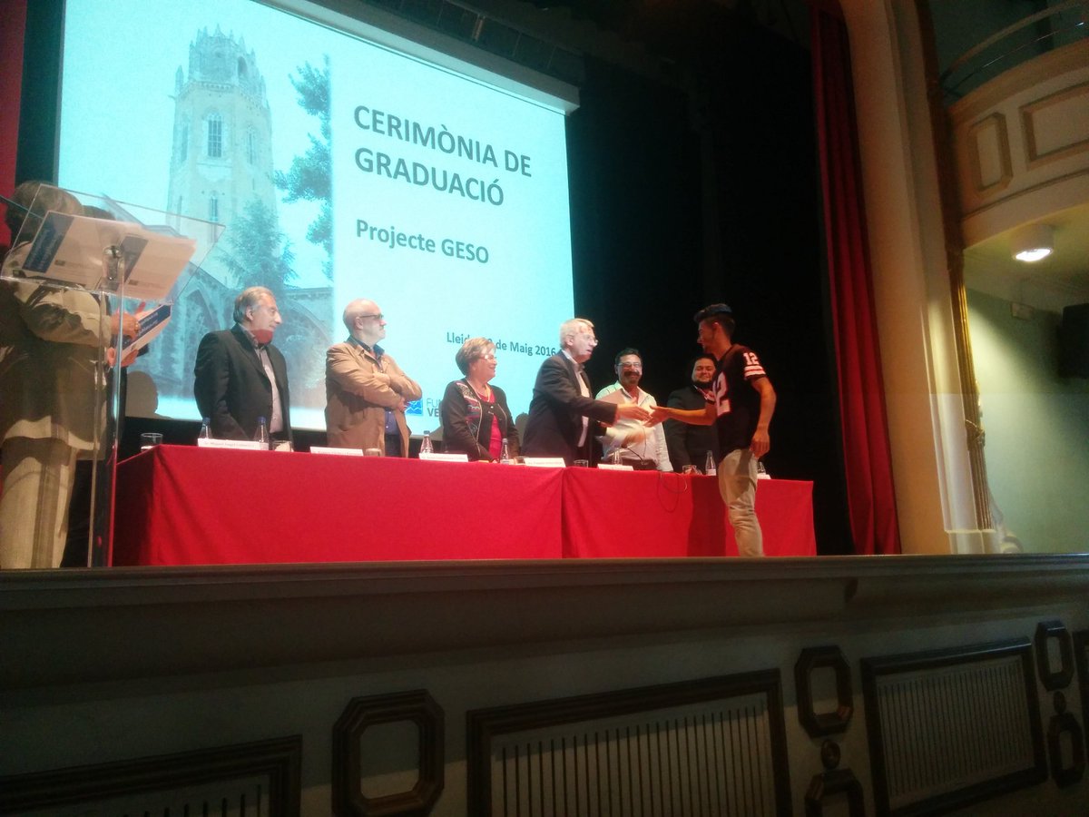 edujordi's tweet photo. "Ens heu canviat la vida".
Frases q donen sntit a la feina #educació #transformadora. Enhorabona graduats #GESO2016! https://t.co/3jztZk7Ya1