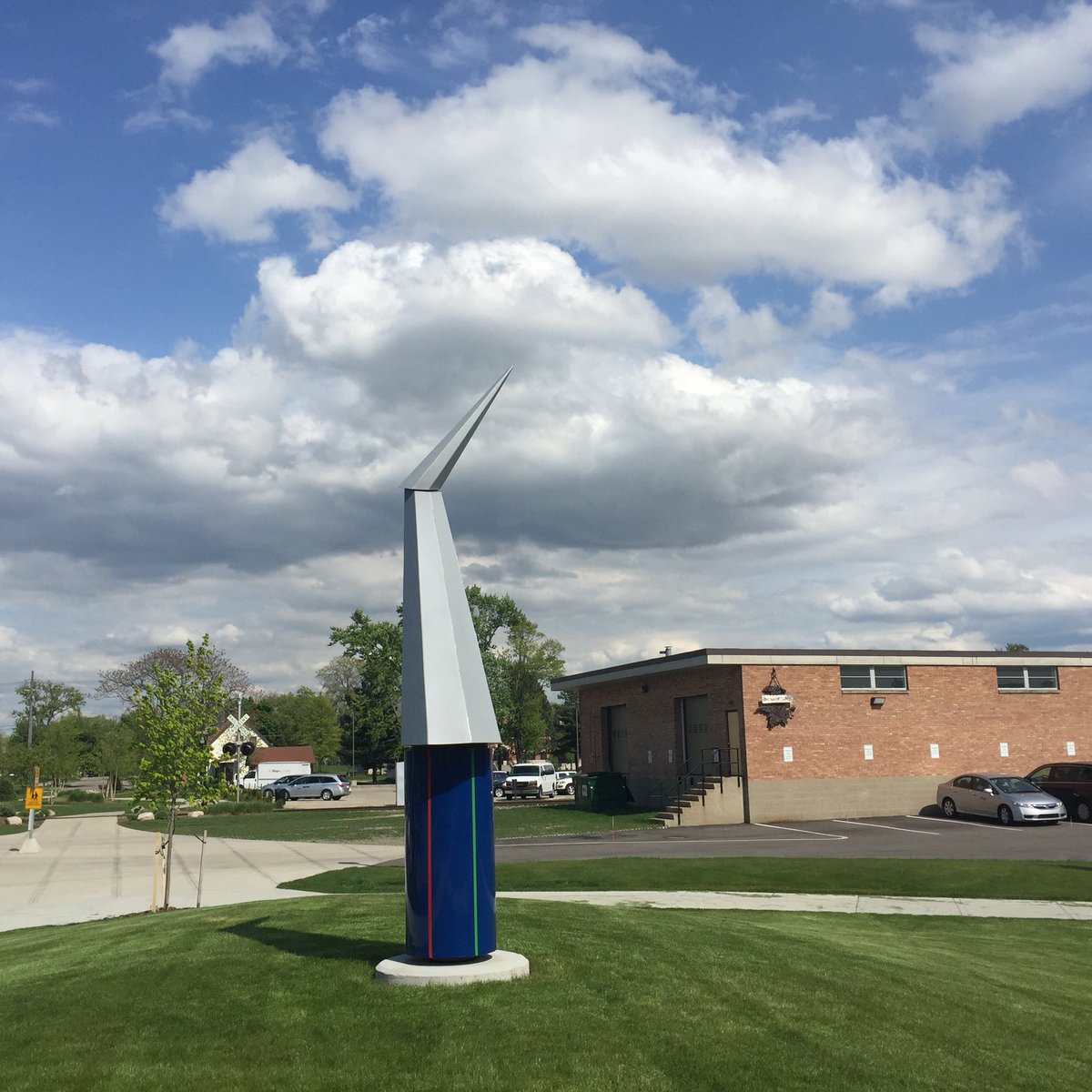 HarryCaldwellIV's tweet photo. Holland michigan, hope college, alien in a sculpture. #findahobo https://t.co/2VkQPKpGNF