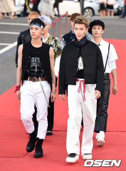 JustTEN_TH's tweet photo. [PIC] 160521 #2016AsiaModelAwards #NCTU #TEN 
https://t.co/WZw68xHTZ9 https://t.co/W7zTSUYRzw