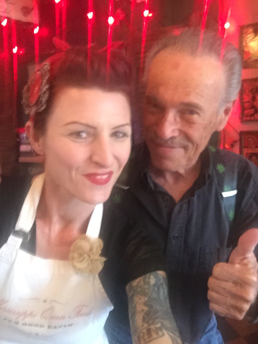 MSQueenFoods's tweet photo. Lil visit, yesterday, from #MorganDavis #Blues #RamblingBlues #BluesLegend #MississippiQueenFoods https://t.co/sk8CN2qRLt