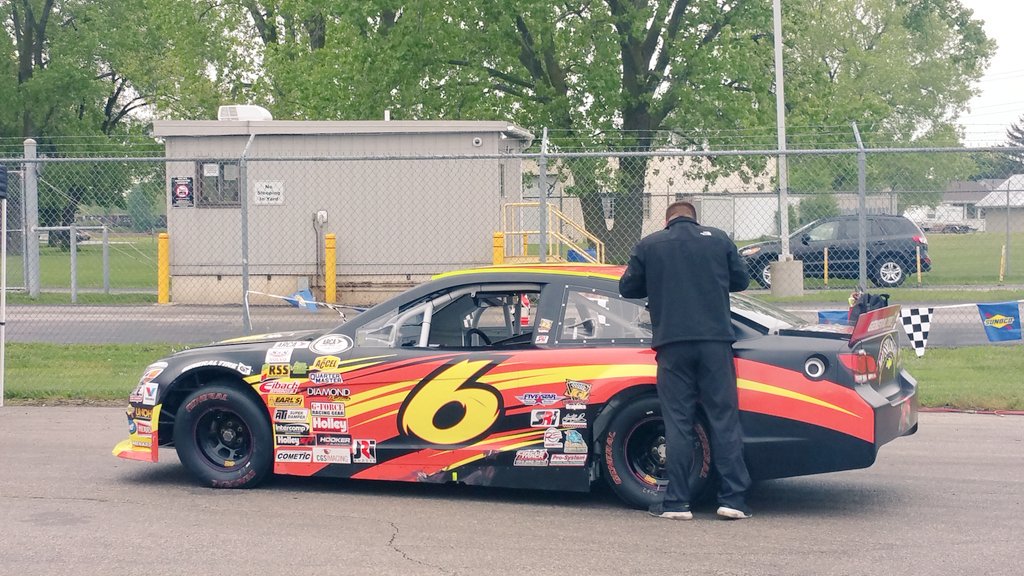 Josh6williams's tweet photo. Good Morning @ToledoSpeedway! Ready for a day @ARCA_Racing hopefully the rain holds off! #JWM #TinyTeamThatCan #ARCA https://t.co/eem1TuKuND