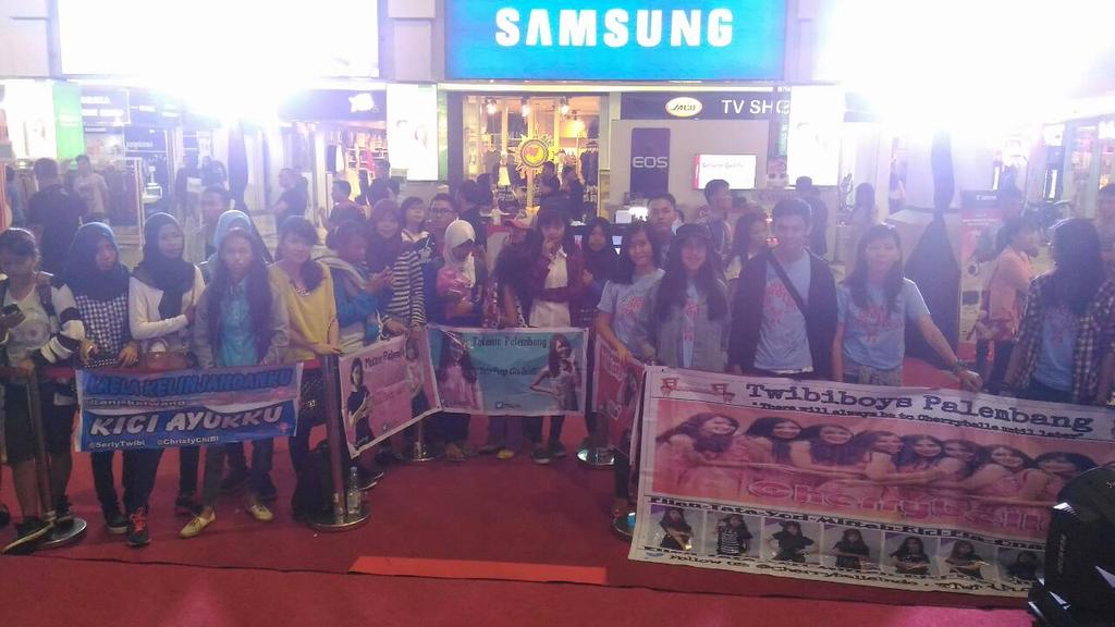 WeCanBeWinners's tweet photo. Dan ini dia @Twibi_PLG yg udah ready di Palembang Square!! @canon_indonesia #CanonCherrybellediPalembang https://t.co/ocWWopSTk0