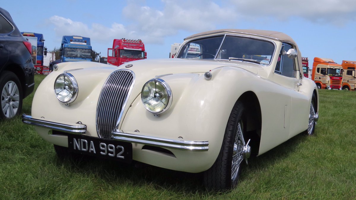 AngleseyScMedia's tweet photo. The sun is out @angleseyvintage on today, and Sunday 👍 #Anglesey https://t.co/NznvDnb18I