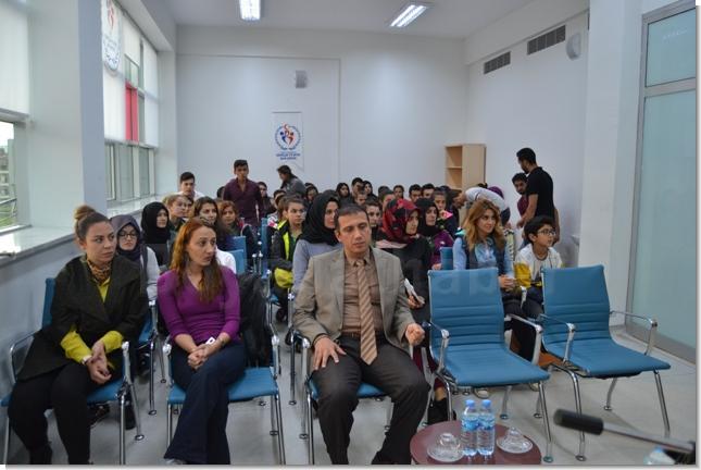 İlçe Kaymakamı Ümit Hüseyin Güney Gençlerle Söyleşi Yaptı.
boyabathaber.com/?subaction=sho…