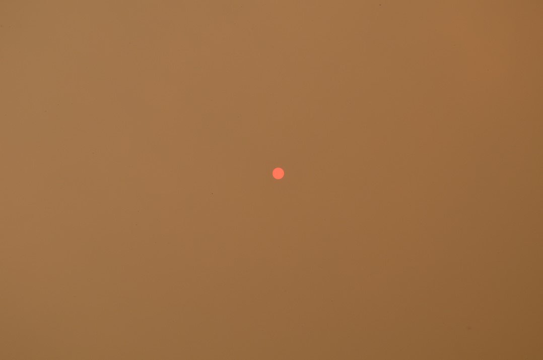 pjvb71's tweet image. Here&apos;s why no one back in #YMM yet. Pic of sun at 3pm! Taken May 15 by Len Raymond of @Crawford_News GTS. #ymmfire