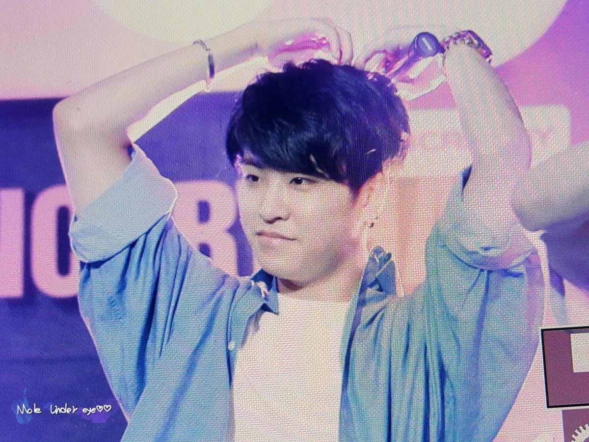moleundereye_YJ's tweet photo. [Preview] 160519 mwave 밋앤그릿 내내 잘생기소서..✨ #GOT7 #youngjae #영재 https://t.co/sE65by0mfY