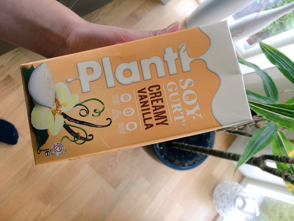 MajaKajander's tweet photo. @thereselindgren köpte hem denhär igår! Och seriöst är det bland den godaste "yoghurt" jag har ätit 💛💛 tack bästa du https://t.co/WMn0iS5tD2