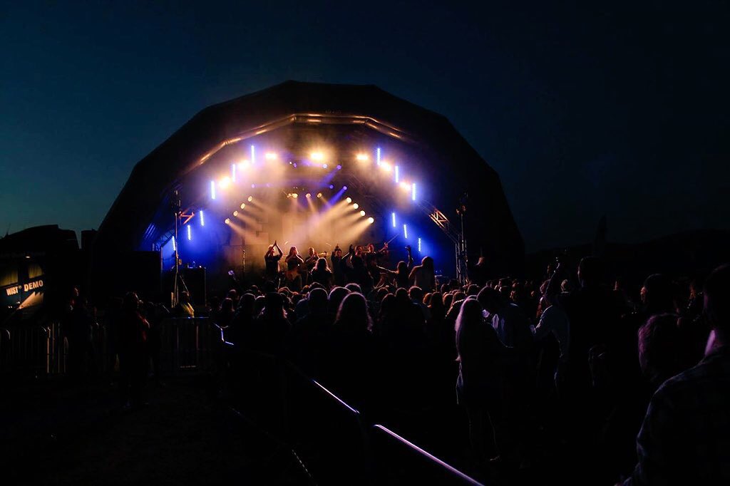 inflatablestage's tweet photo. @UKHaulier Please help us find 2 X 45ft flatbed trailers (paid) for an event. July 9th AL1 2QA. Many Thanks https://t.co/vzaQXYrRqg