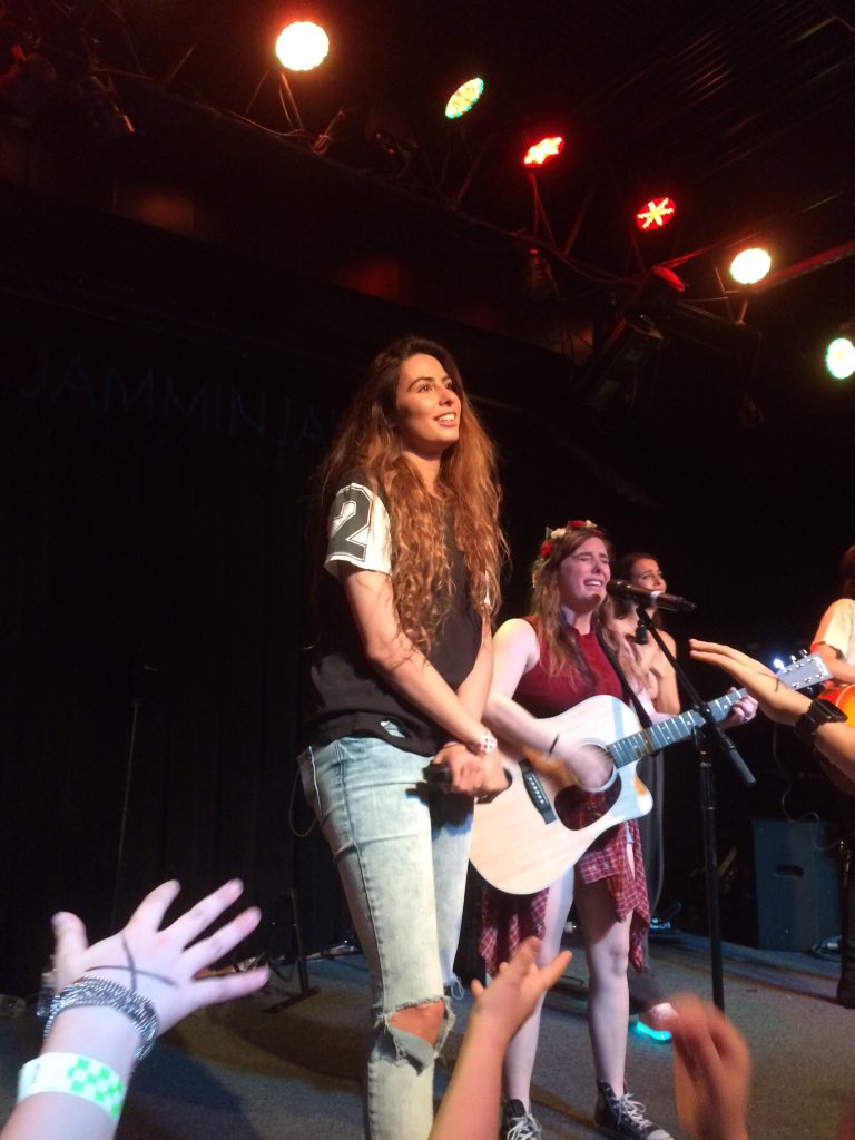 cimcentral's tweet photo. @LaurenCimorelli THANK YOU SO MUCH FOR GIVING ME THE BEST NIGHT OF MY LIFE❤️ #CimorelliOnTour https://t.co/bc8PpvHyW3