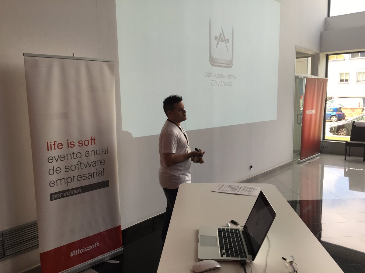 marioconde's tweet photo. @ticplace explicando movilidad nativa con @velneo gracias a Api Rest ##lifeissoft2016 https://t.co/Z1cyIJUDoO