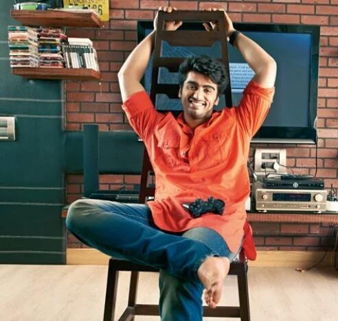 Arjunk26style's tweet photo. #StyleDiaries @arjunk26 @Filmfare shoot at his BachelorPad😉
Shirt~@SUKETDHIR_
Jeans~@SuperdryIndia
Styled~@Nitasha22 https://t.co/Uga93V3kf6