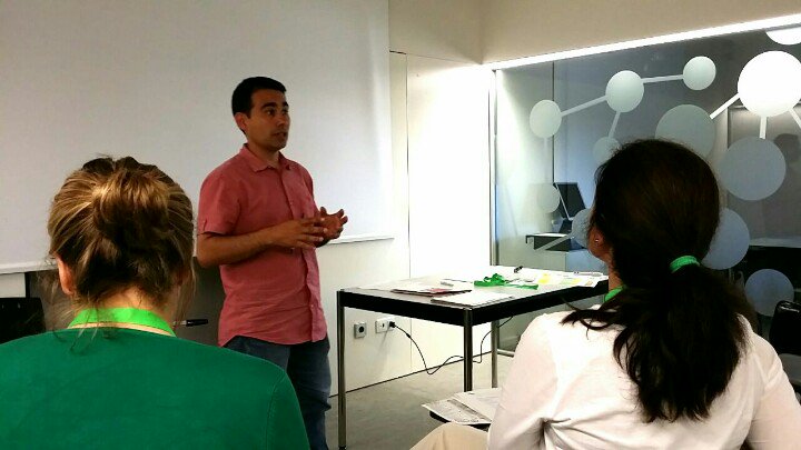 WeMindCluster's tweet photo. Jordi González, Germanes Hospitalàries, repte dispositiu diagnòstic nivells fàrmacs #projectetractor #salutmental https://t.co/NYzA6QLvlp