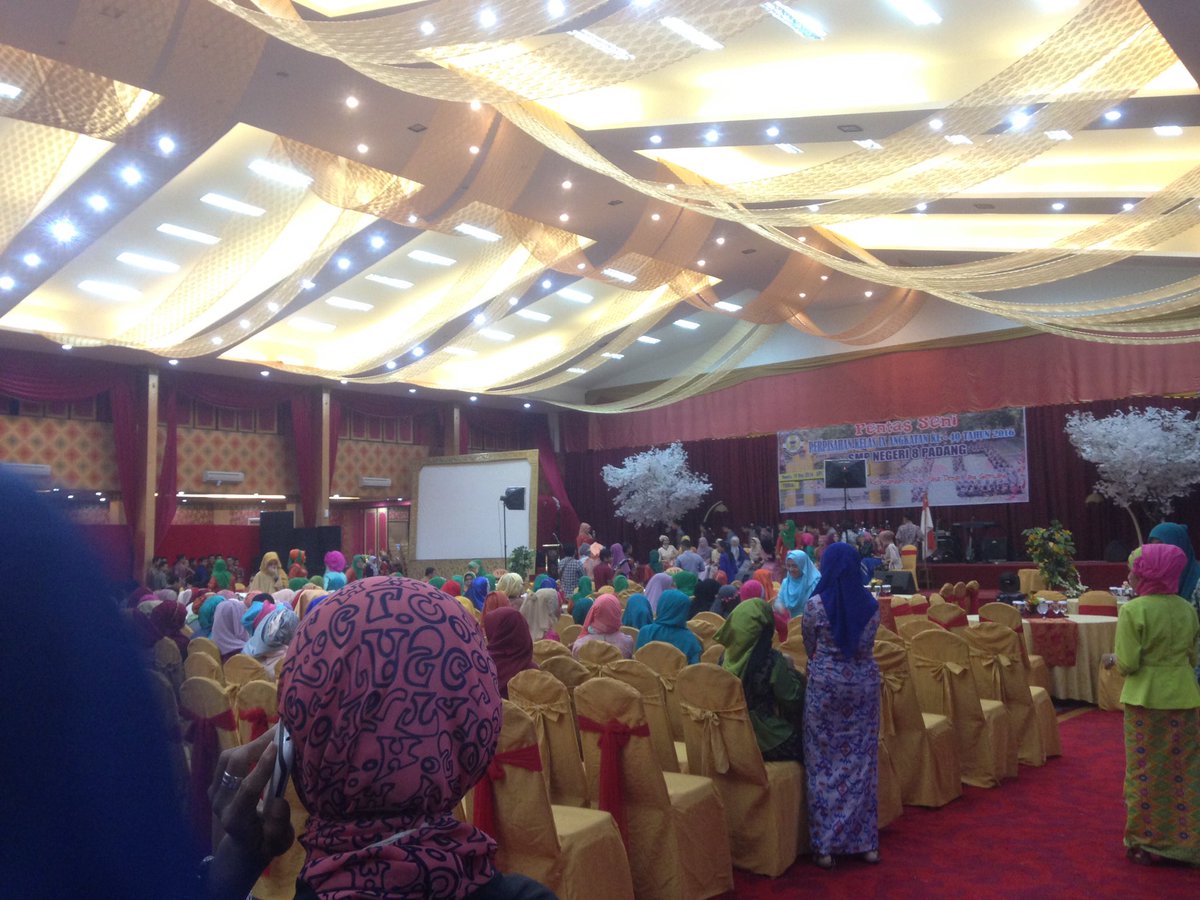 JHS8Padang's tweet photo. Farewell party spendel'16! sukses selalu teman!^^ https://t.co/MNQuGuHdJk