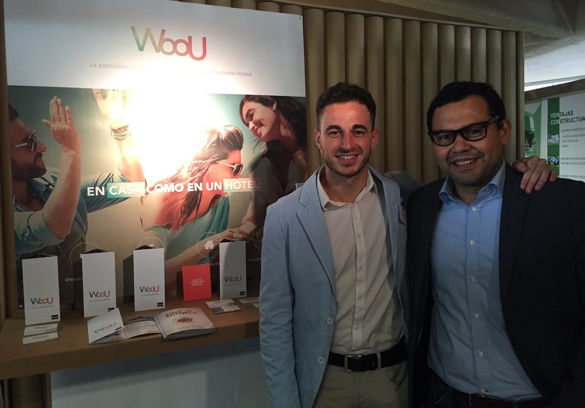 LasNavesCOLLAB's tweet photo. Con nuestros collaborativos de @WooUexperience en el @zincshower #ARealCommunity https://t.co/D8QTwLtLxM