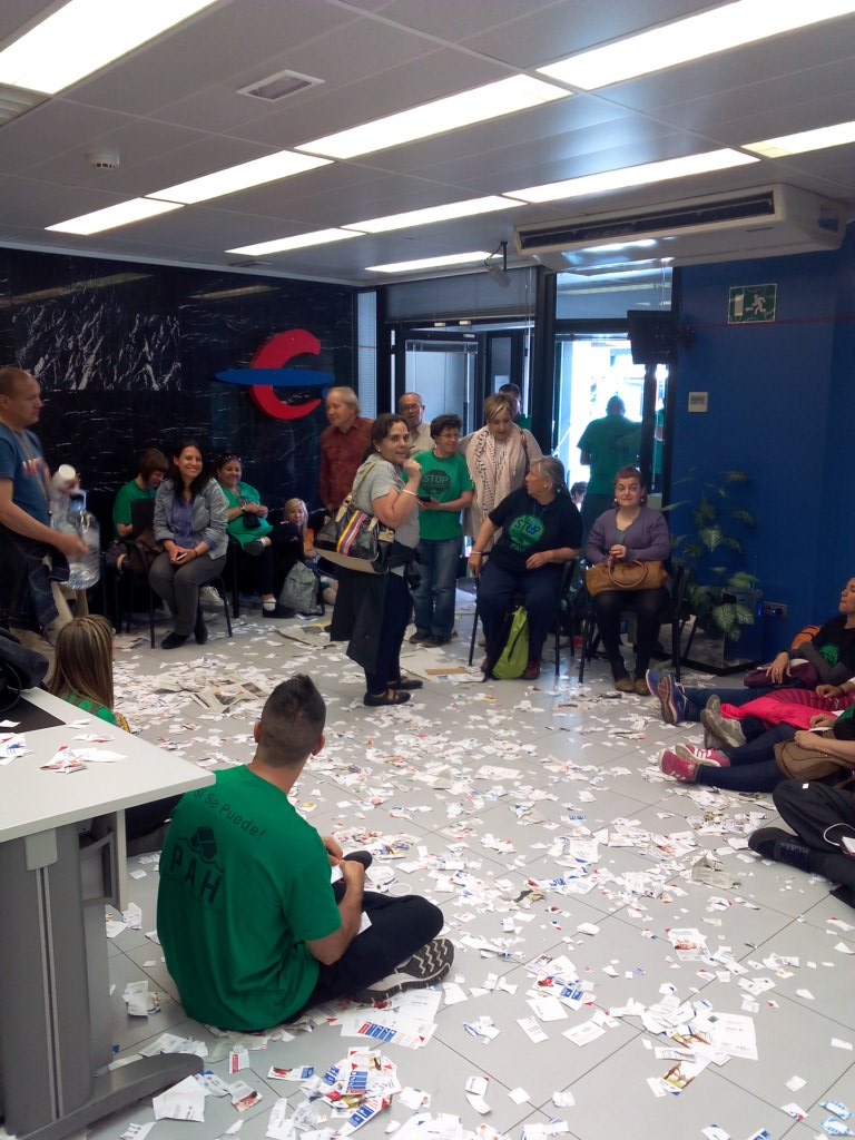 PAH_Trs's tweet photo. En #TodasSomosIdoya esperamos respuesta @ibercaja la respuesta q nosotras queremos! Condonación a 0 https://t.co/nz8vqNG39K