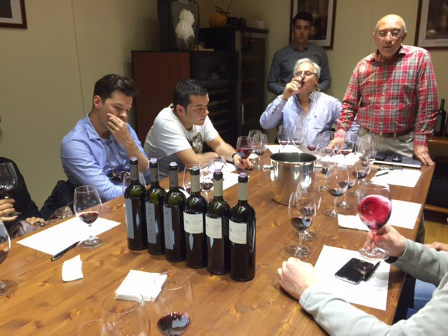 aalto_winery's tweet photo. Gran cata de #AALTO y #AALTOPS de la mano de @LaVinotecaPalma con conocidos sumillers de restaurantes de Mallorca https://t.co/9SBazaqJyK