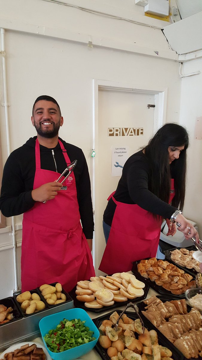 JonnoMulhern's tweet photo. Man in action #prettyinpink #GiveandGain @kuljit_manku @kerriannedevlin @soph_kavanagh https://t.co/jauHh1BqsS