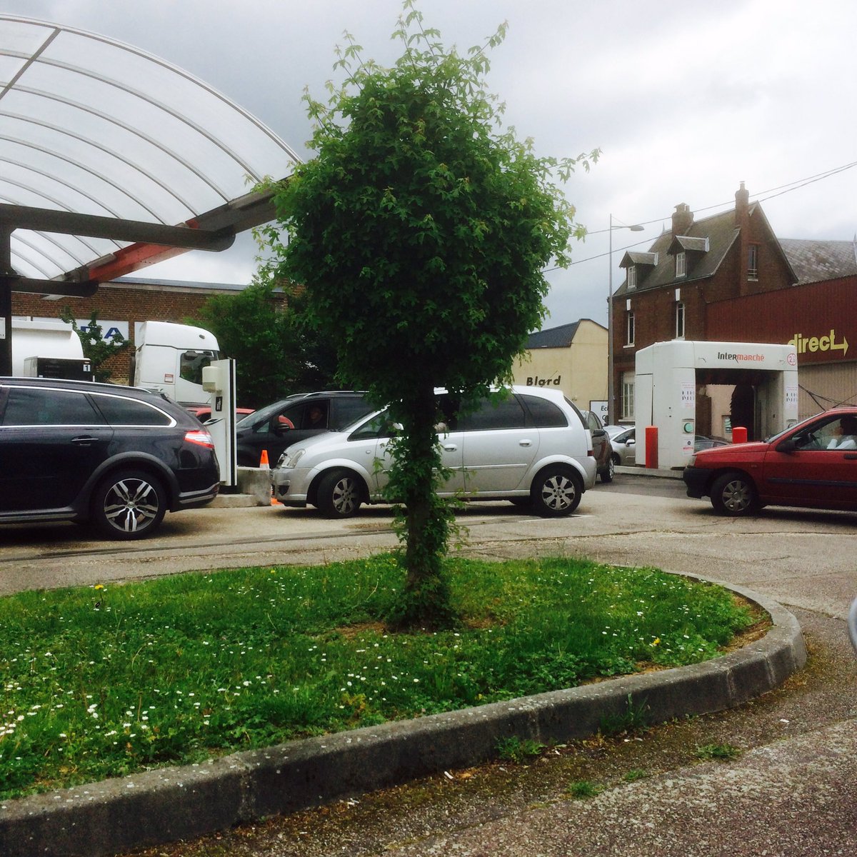 RaphaelVandon's tweet photo. La transition énergétique c'est pas pour tout de suite #dépendance #49.3 #Rouen https://t.co/vamljWsQ2I