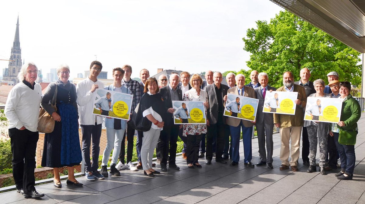 ikrath's tweet photo. OÖ @bürgerlich_VdB #tostmann #haderer #schachinger #schneider #kannonier #wall #spiegelfeld #muhr #franzobel #ikrath https://t.co/d98sUvAiq0
