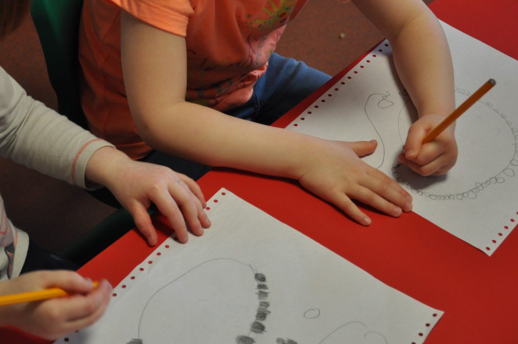 PreschoolIlkley's tweet photo. Read why we don't teach our children to write at Ilkley Pre-school https://t.co/UxdE7n8Qwy #DevelopThroughPlay https://t.co/iZNIIz6hYr
